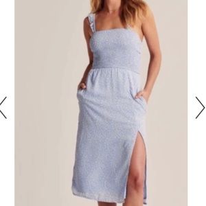 Abercrombie: Smocked Midi Dress Color: LIGHT BLUE PATTERN
Size: XL